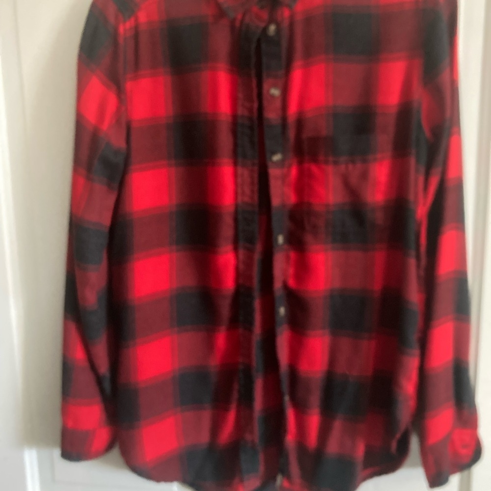 American Eagle Outfitters Red and Black Flannel Plaid Shirt Sm